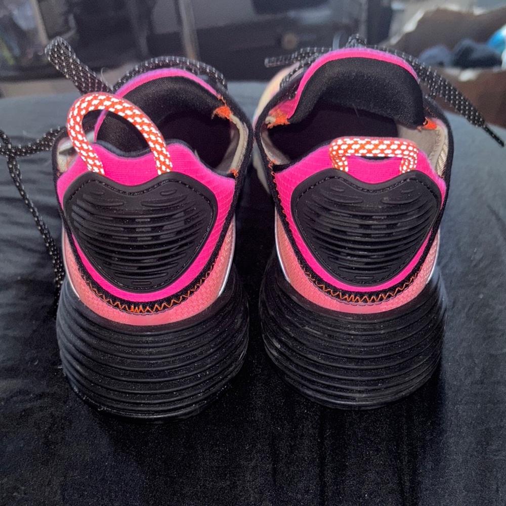 Nike AirMax 2090 Pink and Orange Sneakers with Gradient Design - Picture 5 of 6